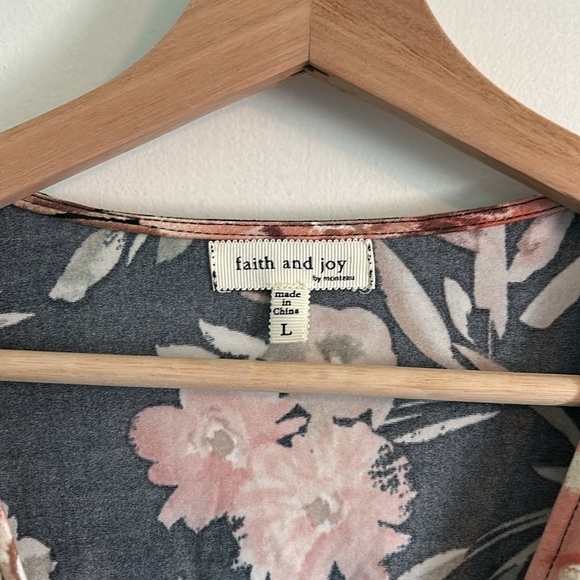 Like new faux wrap long sleeve top - Picture 2 of 5